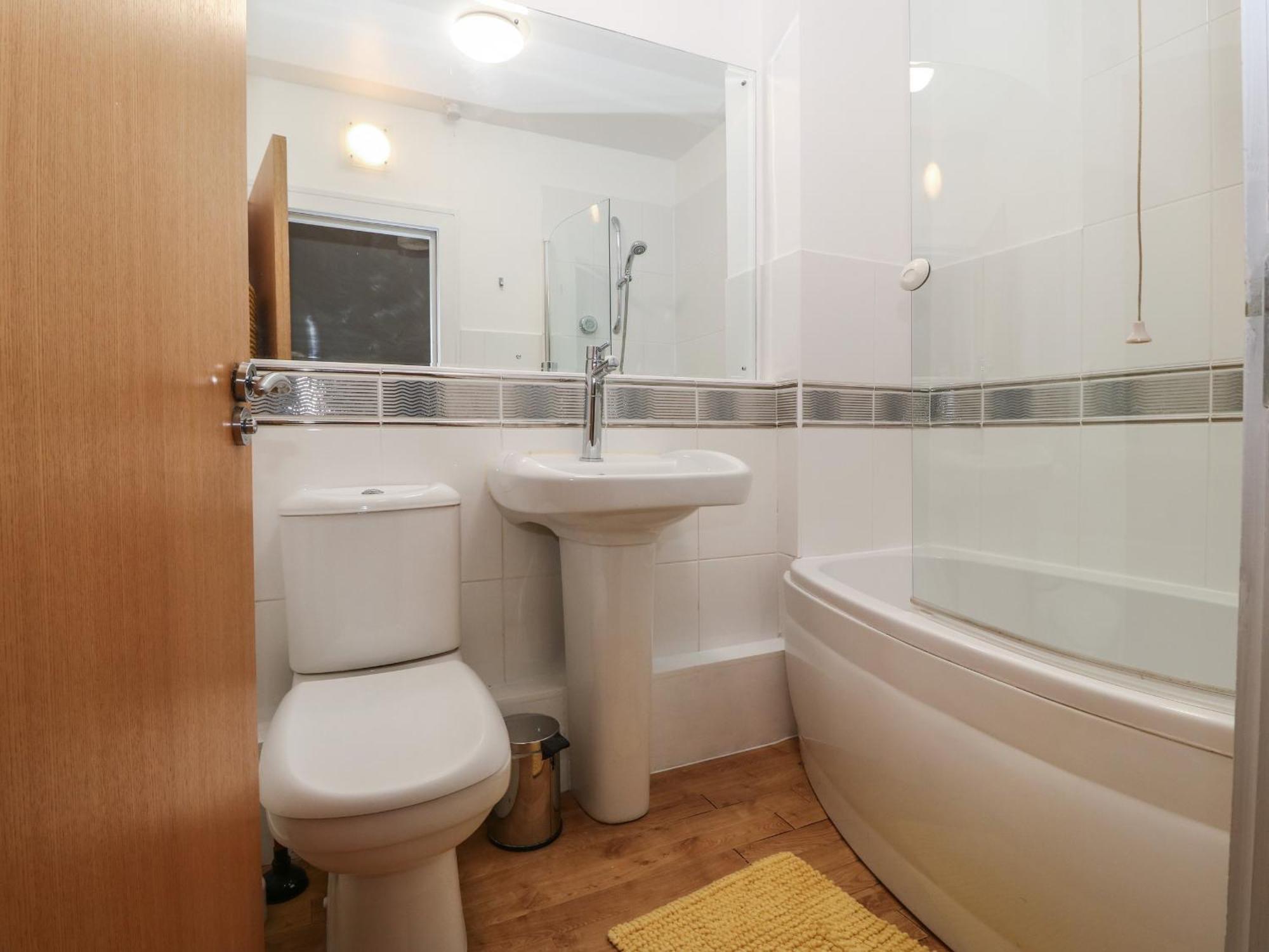 6 West End Point Apartment Пълхели Екстериор снимка