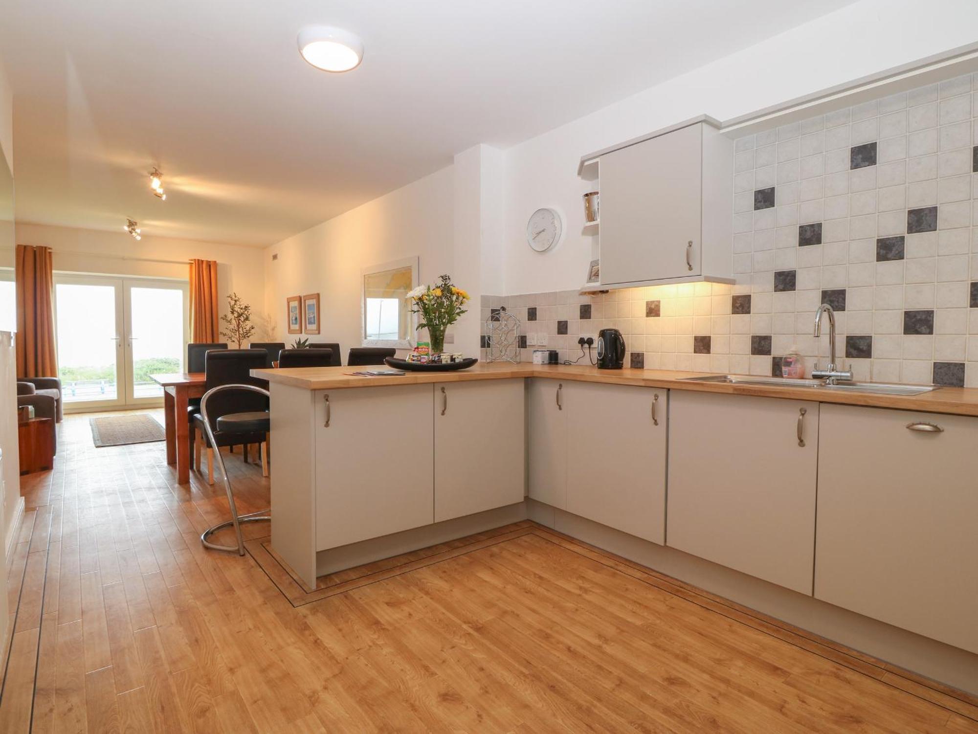 6 West End Point Apartment Пълхели Екстериор снимка